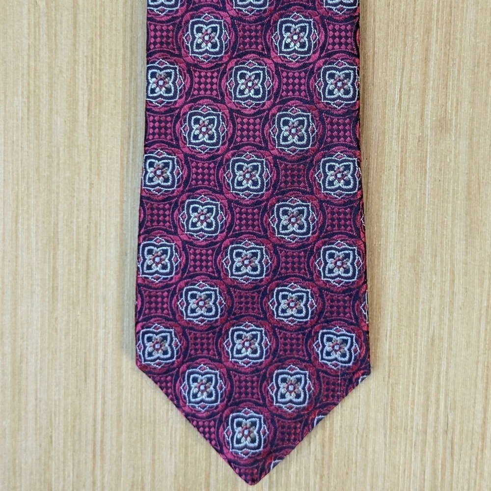 Hart Schaffner Marx Mens Silk Necktie Burgundy Geometric Medallion Made in USA